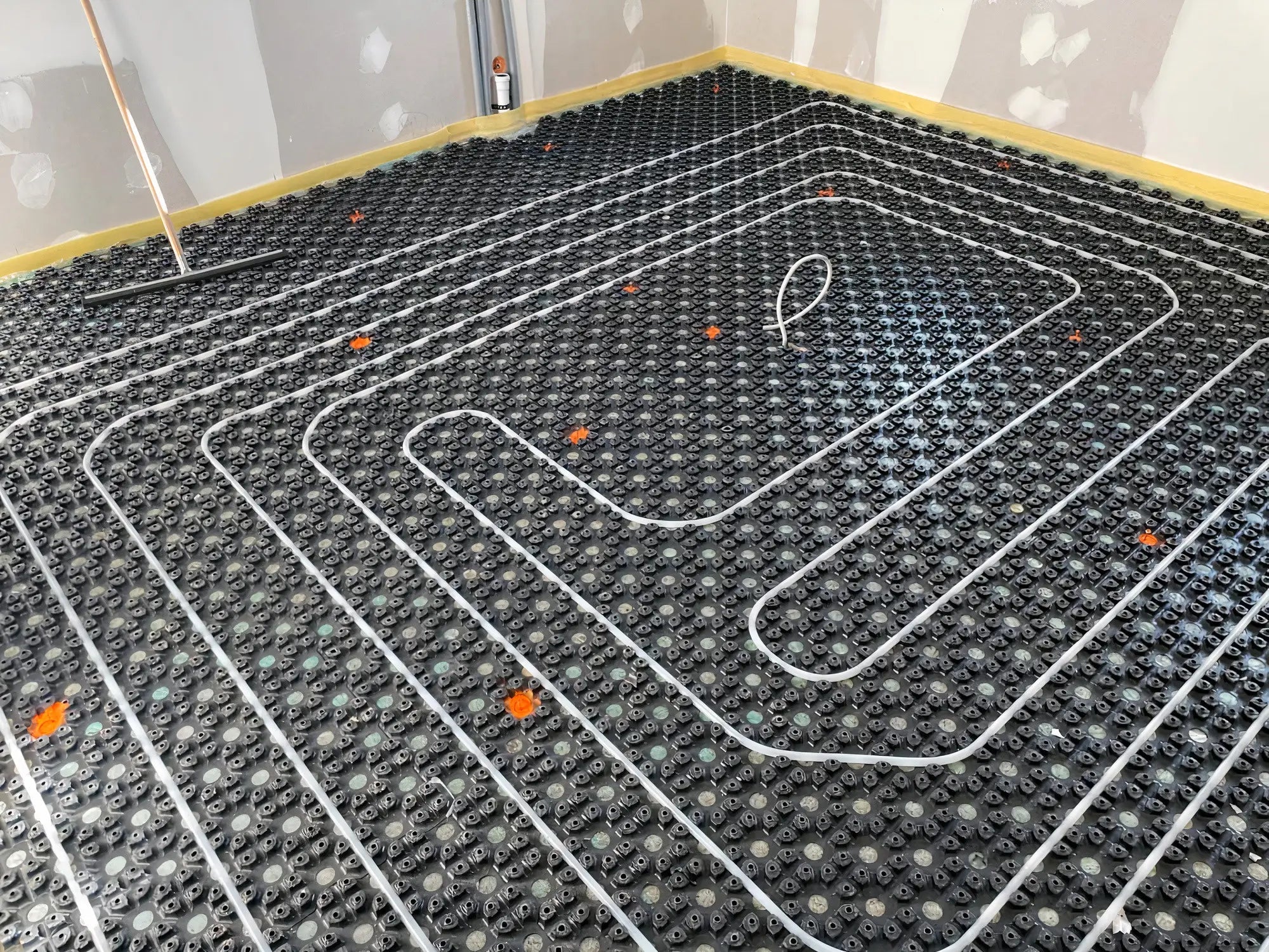 Fußbodenheizung im Altbau: Dünnschichtsystem als perfekte Lösung ✅ - MC Therm Shop