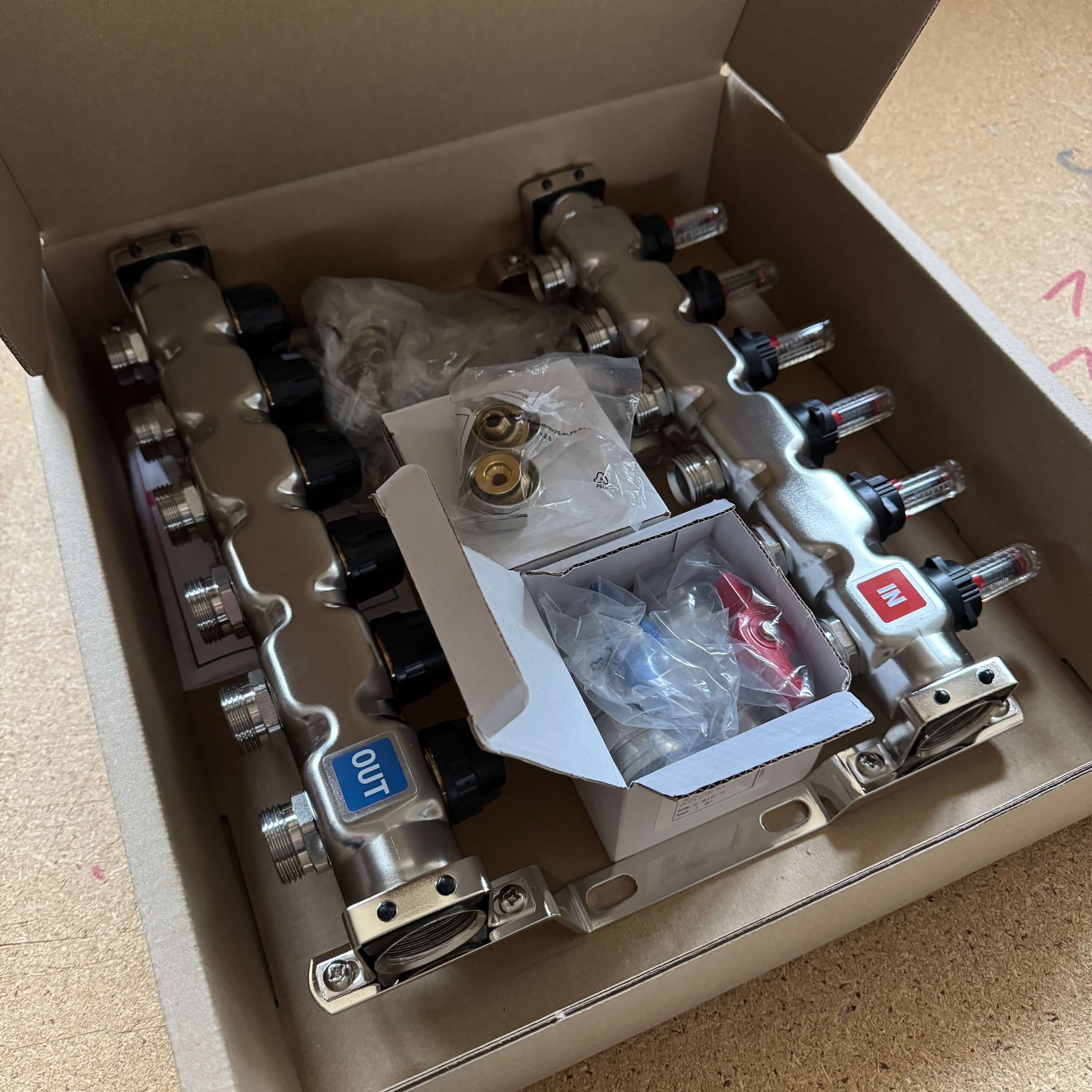 Heizkreisverteiler mit Topmeter und automatischem Entlüfter (KAMM) Wigell