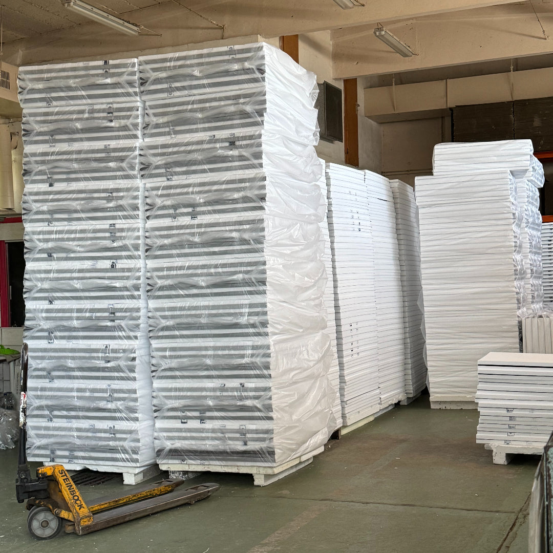 MC Therm Faltplatte gestapelt in Halle