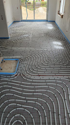 Tackersystem im Raum verlegt